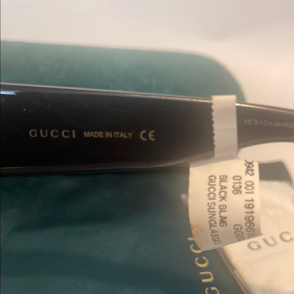 Gucci GG NWT Retail $360 Black Sunglasses Gold Hardware. Full Inclusion - Picture 10 of 13